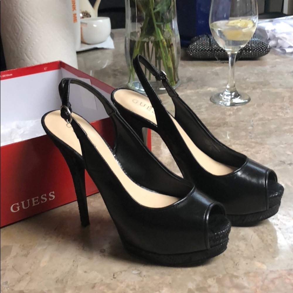 Guess pumps